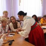 Главный специалист Курского областного Дома народного творчества провела мастер-класс по традиционному курскому костюму в Липецке
