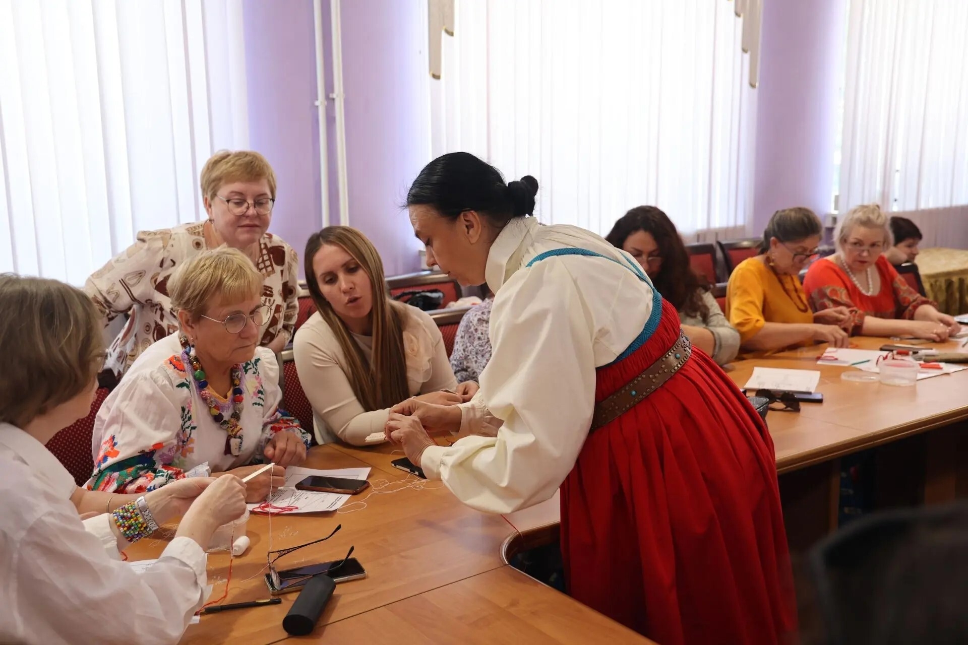 Главный специалист Курского областного Дома народного творчества провела мастер-класс по традиционному курскому костюму в Липецке
