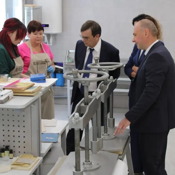 Заместитель Министра культуры России Владимир Осинцев посетил Курскую областную библиотеку имени Н. Н. Асеева