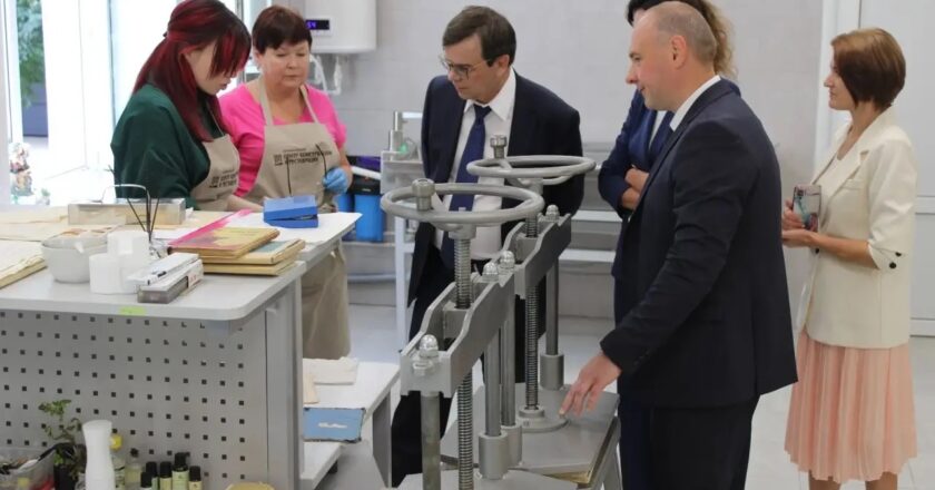 Заместитель Министра культуры России Владимир Осинцев посетил Курскую областную библиотеку имени Н. Н. Асеева